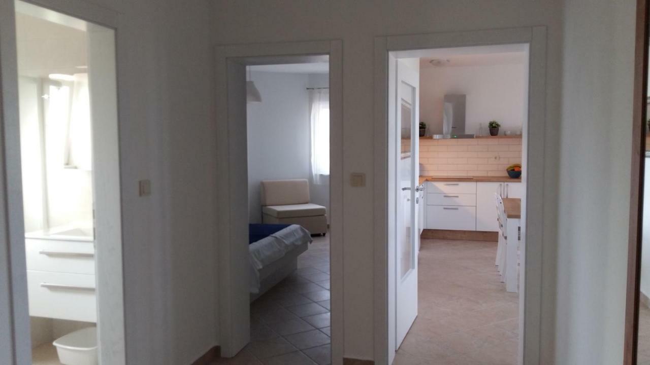 Haus Mit Meerblick Лопар Екстериор снимка