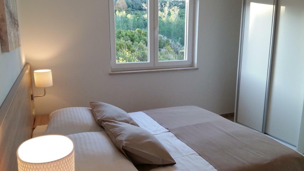 Haus Mit Meerblick Лопар Екстериор снимка